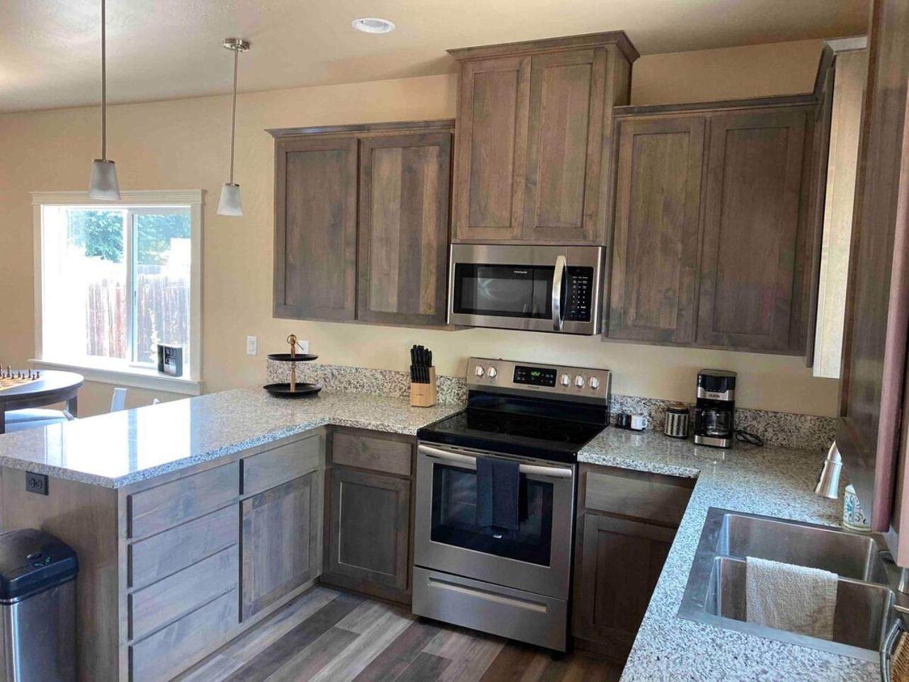 Cheerful New 2 Bedroom Home In Cul De Sac Netflix Μέντφορντ Εξωτερικό φωτογραφία